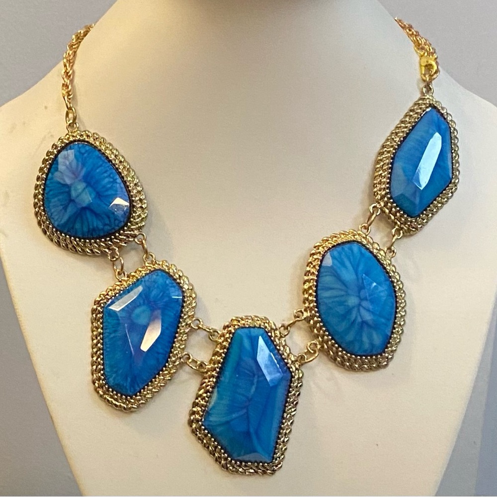 NEW Gorgeous Blue statement choker